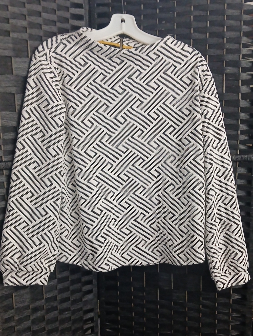 W5 Anthropologie Black White Labyrinth Sweatshirt Textured Womens SZ L